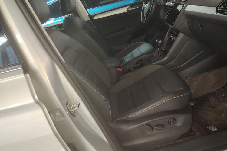 Used Volkswagen Tiguan L 2019 Revised 330TSI Automatic Two-Wheel Drive Smart & Luxury Edition China VI Standard