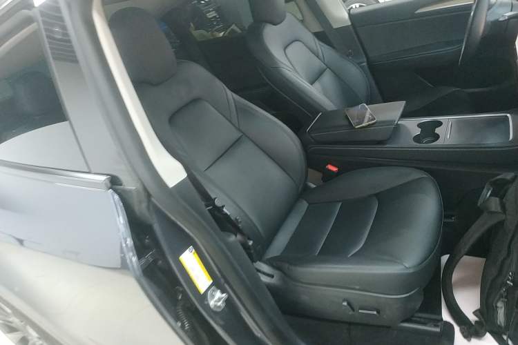 Used Tesla Model Y 2022 Long-Range All-Wheel-Drive Version
