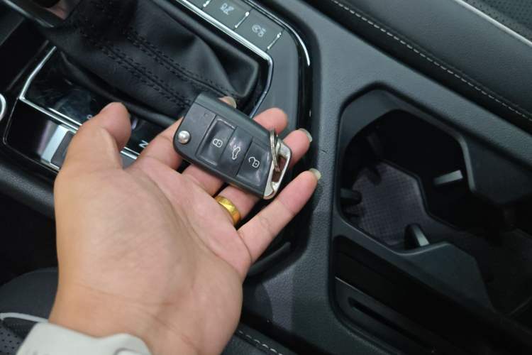 Used Volkswagen Tiguan L 2022 330TSI Automatic Two-Wheel Drive R-Line Enhanced Edition