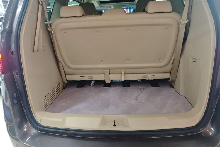 Used Buick GL8 2023 Facelifted Land Cruiser Executive Luxury Version