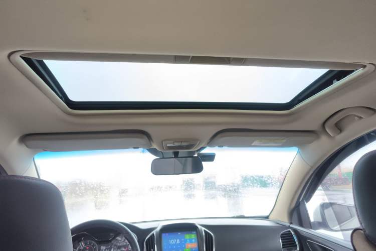 Used Baojun 560 2015 1.8L manual luxury version