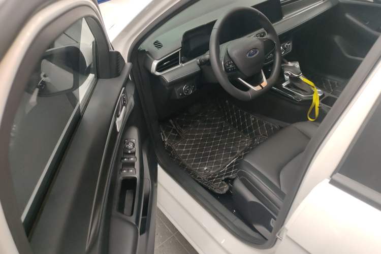 Used Ford Escort 2021 1.5L Automatic Platinum Edition
