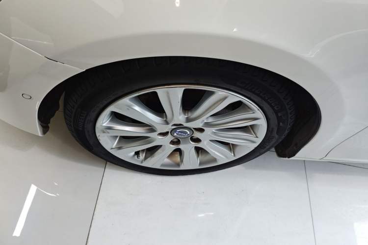 Used Volvo V40 2015 1.6T Zhiya Edition