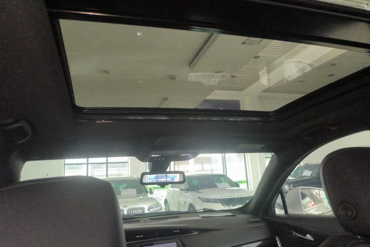 Used Cadillac XT4 2018 28T Two-Wheel Drive Tech Version