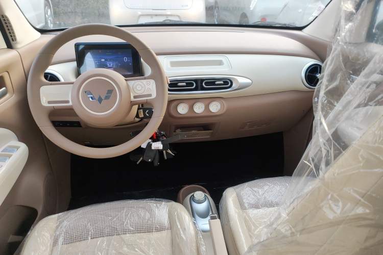 Used Wuling Hongguang MINIEV 2025 Four-Door Version Advanced Edition
