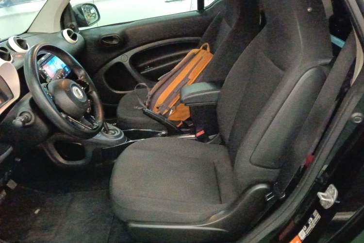 Used  fortwo 2015 1.0L 52 kW hardtop Dynamic version
