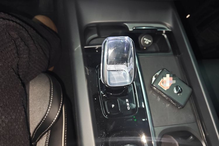 Used Volvo XC60 New Energy 2025 Plug-in Hybrid Long-Range All-Wheel Drive Zhiyuan Extreme Night Black Edition
