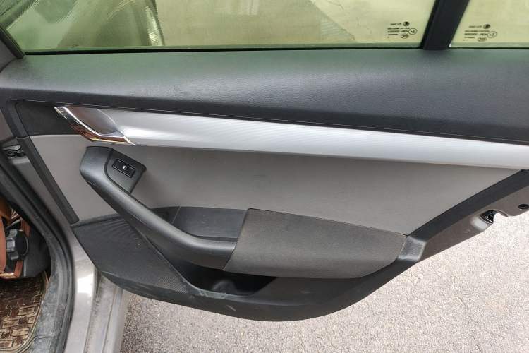 Used Skoda Octavia 2015 1.6L Manual Eado Edition
