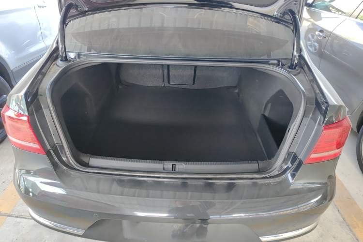 Used Volkswagen Magotan 2016 1.8TSI Luxury Comfort Model
