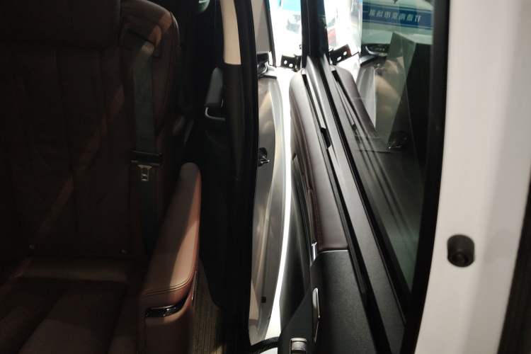 Used Buick Century 2023 2.0T Six-Seater Yinshi Edition
