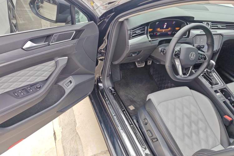 Used Volkswagen Magotan 2023 2 Million Units Limited Edition 330TSI DSG Leading Version
