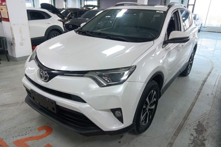 Used Toyota RAV4 2019 2.0L CVT Two-Wheel Drive Pioneer Edition China V Standard