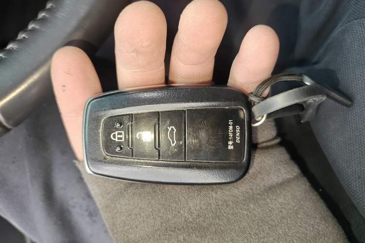 Used Toyota Avalon 2019 Dual-Engine 2.5L XLE Prestige Version China VI Standard
