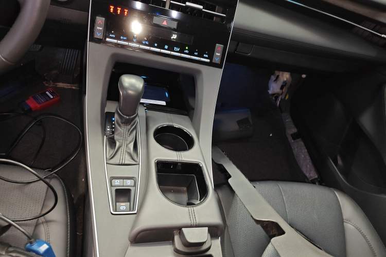 Used Toyota Avalon 2019 2.0L Luxury Edition China VI Standard
