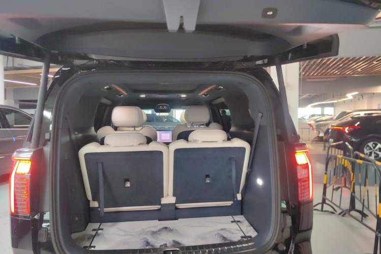 Used Zeekr 009 2024 Six-Seat Executive Version 4WD 140 kWh
