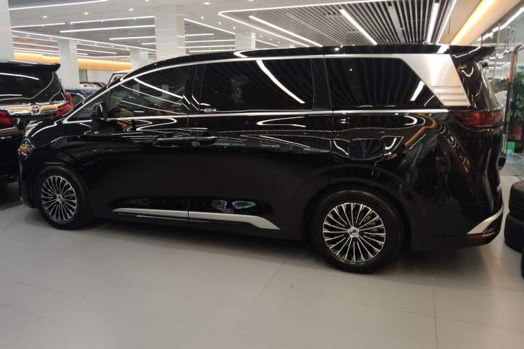 Used Denza D9 2024 DM-i 1050 Luxury Model