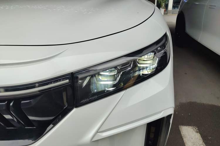 Used VOYAH FREE 2025 318 318 km Rear-Drive Touring Edition