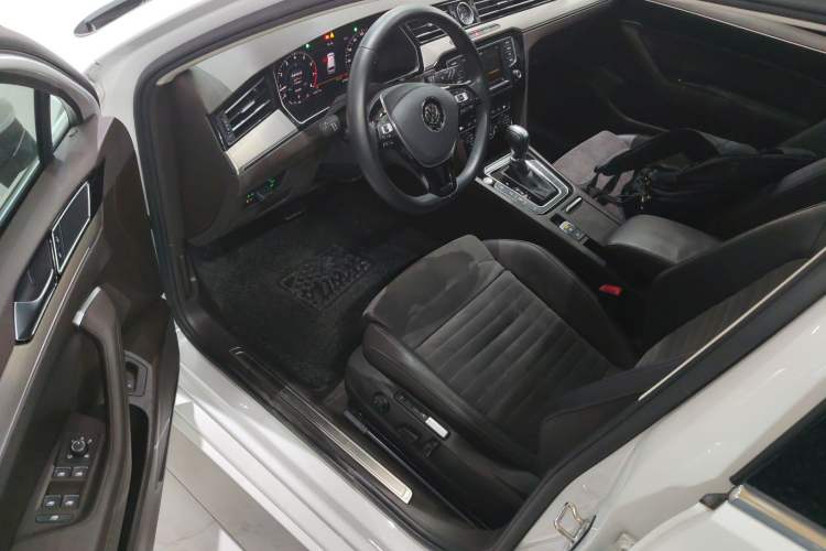 Used Volkswagen Variant 2017 380TSI Two-Wheel Drive Comfort Edition
