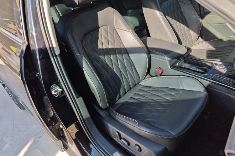 Used Volkswagen Passat 2020 Revised Version 330TSI Luxury Edition China VI Standard
