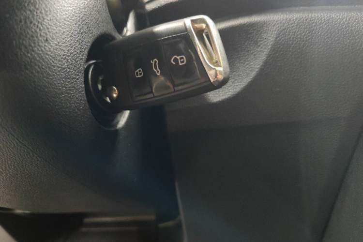 Used Volkswagen T-ROC 2019 230TSI DSG Two-Wheel-Drive Advanced Version China VI Standard
