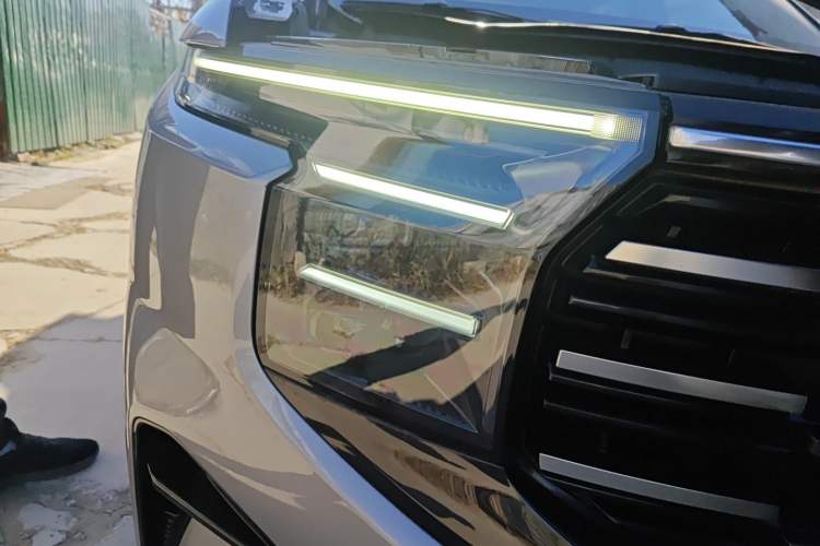 Used Ford Edge 2023 Ford Explorer L 2.0T EcoBoost Two-Wheel Drive 7-Seater Luxury Model
