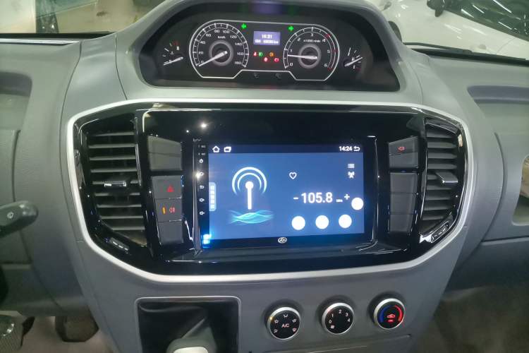 Used SAIC MAXUS Xintu V80 2023 2.0T Manual Classic Aoyuntong Short Wheelbase Mid-Roof 7/8/9-Seater