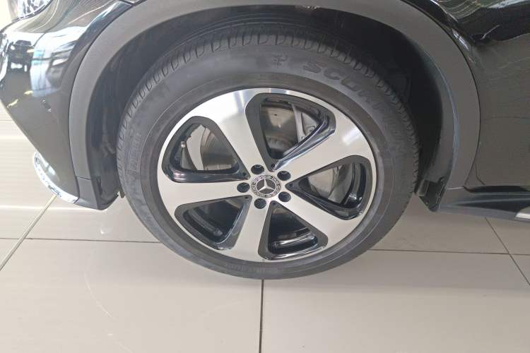 Used Mercedes-Benz GLC 2019 Facelift GLC 260 L 4MATIC Luxury Model
