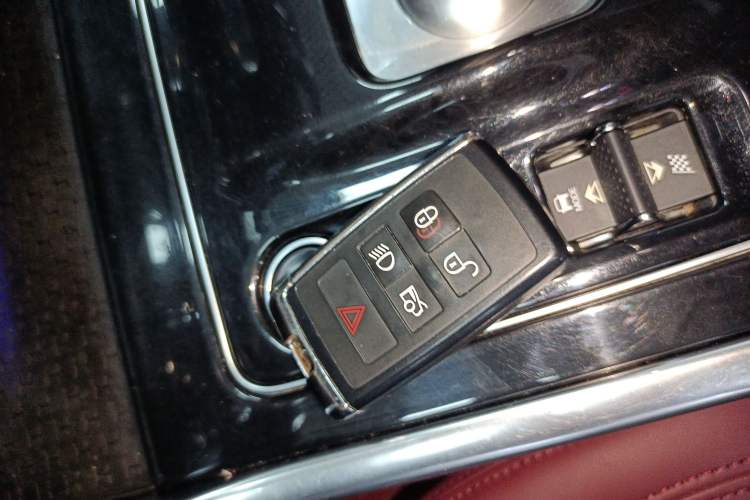 Used Jaguar XEL 2020 2.0T 200 PS S Advanced Elegance Edition
