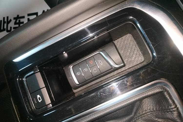 Used GAC Trumpchi GS8 2017 320T Two-Wheel Drive Luxury Smart Connectivity Version (7 Seats)