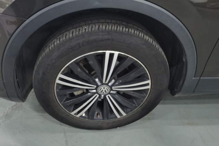 Used Volkswagen Tiguan L 2019 330TSI Automatic Two-Wheel Drive Panoramic Comfort Edition China VI Standard
