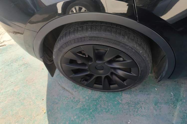 Used Tesla Model Y 2023 Long-Range All-Wheel-Drive Version