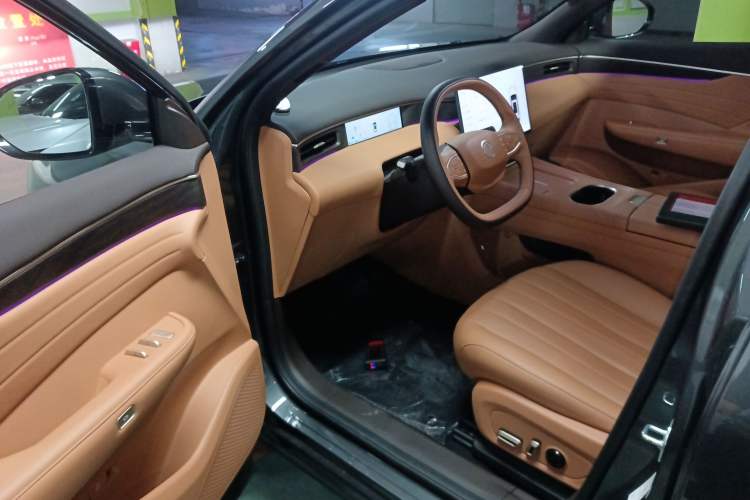 Used Dongfeng Aeolus Aeolus L8 
