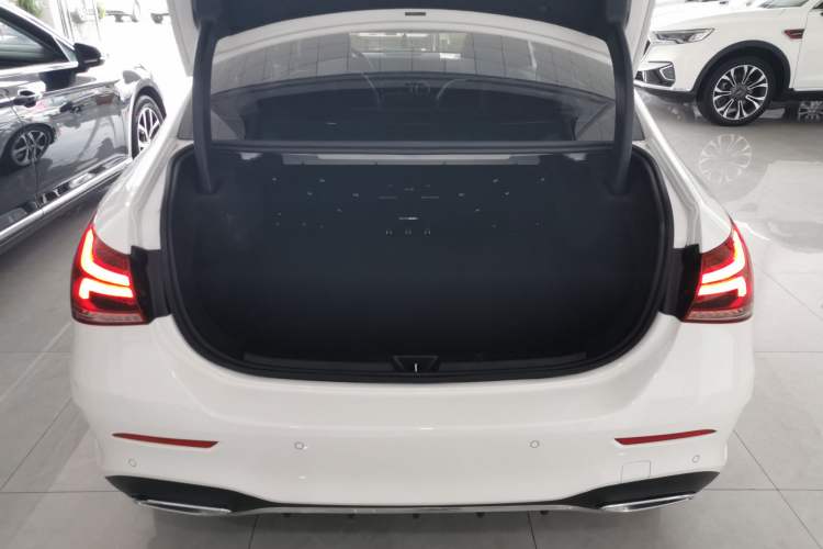 Used Mercedes-Benz A-Class 2022 Revised Version A 200 L Sport Sedan Fashionable Style
