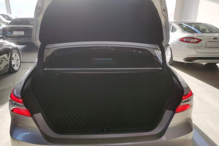 Used Toyota Camry 2021 2.0G Luxury Edition
