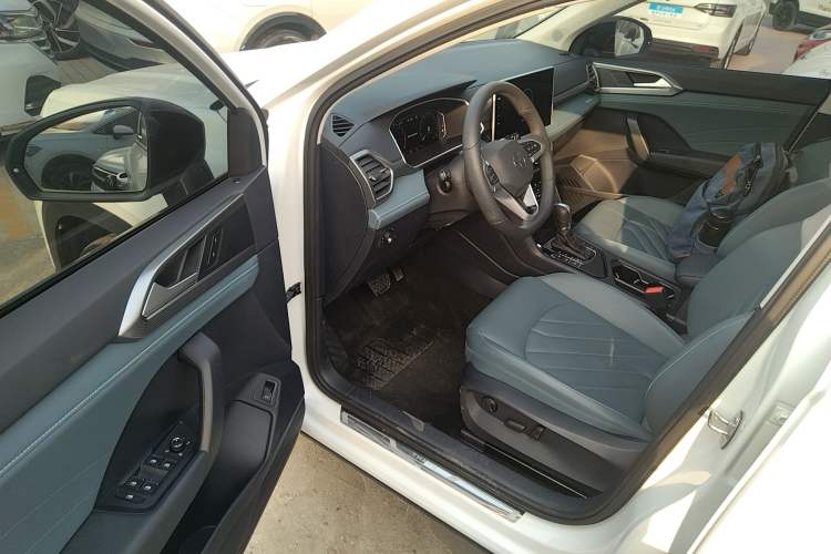 Used Volkswagen Tharu 2024 300TSI Two-Wheel-Drive Moon Luxury Edition