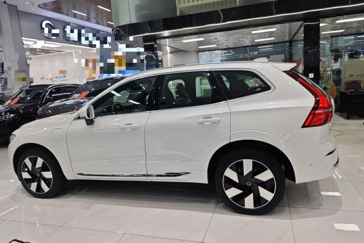 Used Volvo XC60 New Energy 2025 Plug-in Hybrid Long-Range All-Wheel Drive Smart Luxury Edition
