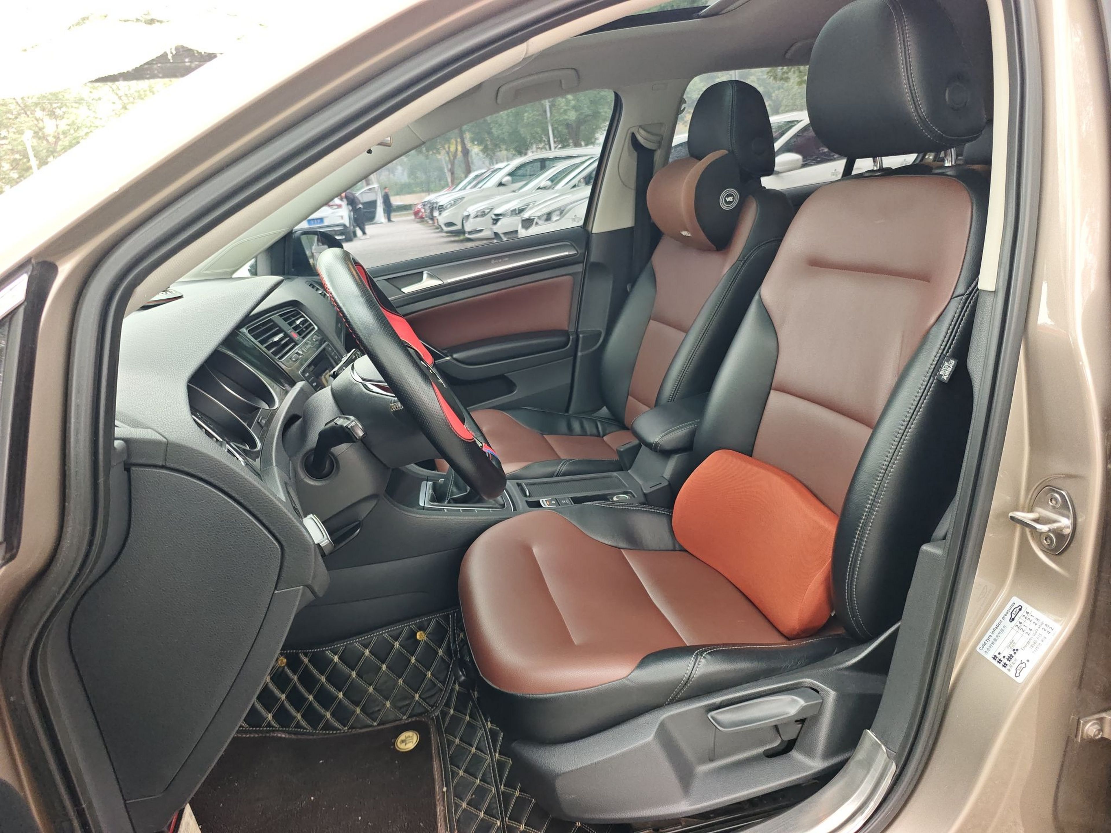 Переднее сиденье в автомобиле