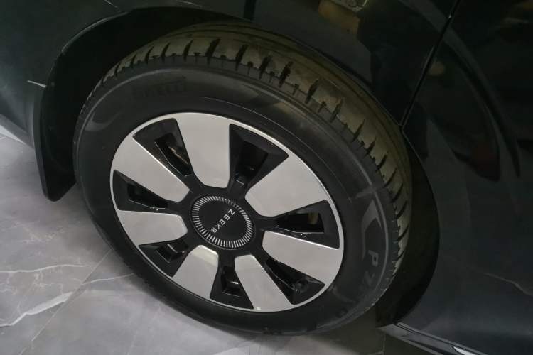 Used Zeekr 009 2024 Six-Seat Executive Version 4WD 108 kWh
