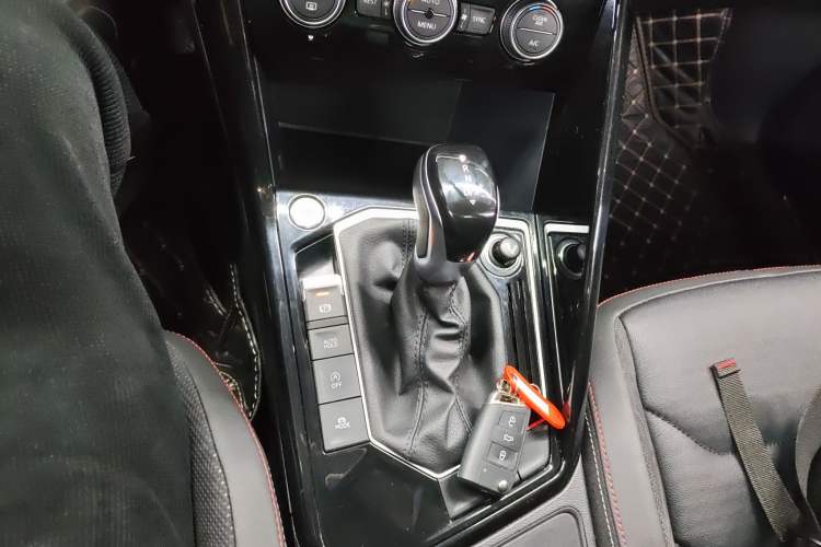 Used Volkswagen Tayron 2019 330TSI Two-Wheel-Drive Luxury Version China V Emission Standard
