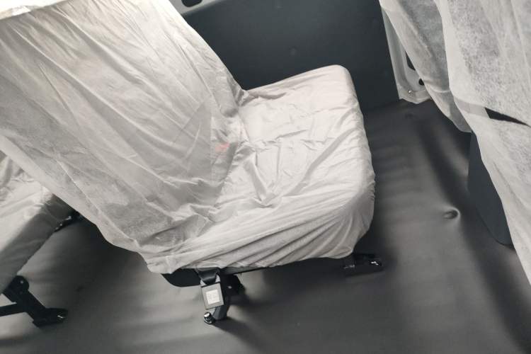 Used Wuling Yangguang 2024 300KM Comfort Version Passenger Van 75kW
