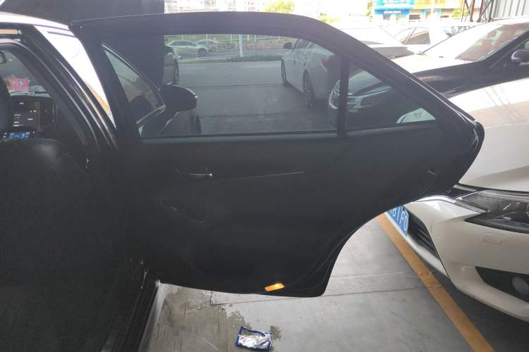 Used Toyota Crown 2015 2.0T Fashion Edition
