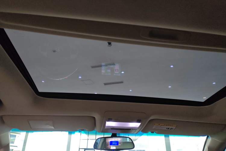 Used Toyota Land Cruiser 2015 4.0L V6 Middle East Low-Trim Version
