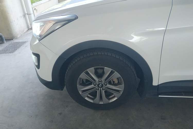 Used Hyundai Santa Fe 2015 2.0T Automatic All-Wheel Drive Smart Version 5 Seats