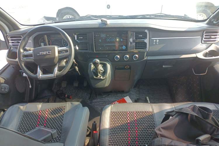 Used JMC Fushun 2025 2.0T 6MT Diesel Mid-Roof High-Arch Commercial Multi-Purpose 7-Seater Passenger Vehicle