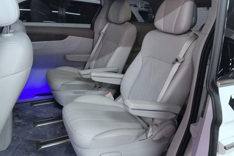 Used Roewe iMAX8 New Energy 2025 1.5T DMH Lu Zun Deluxe Edition
