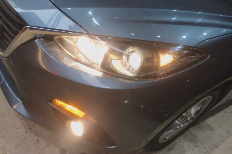 Used Mazda Mazda 3 Axela 2016 Sedan 1.5L Automatic Comfort Model
