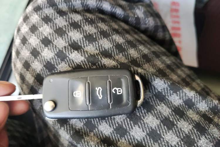 Used Volkswagen Sagitar 2015 1.6L Manual Comfort Model
