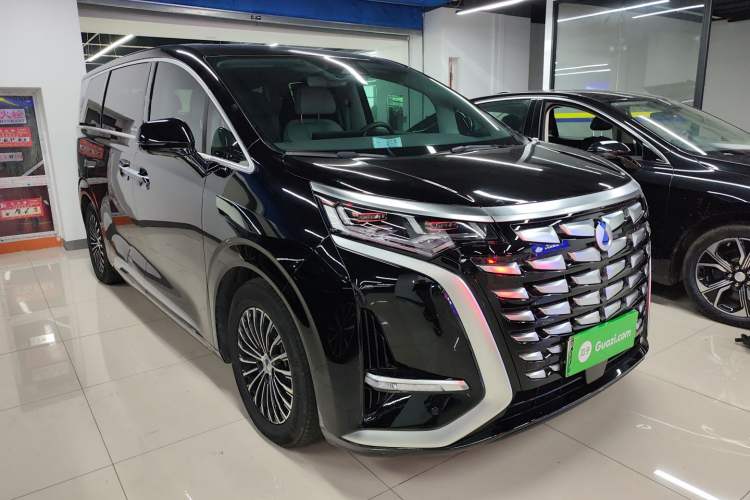 Used Denza D9 2022 DM-i 1040 Prestige Model
