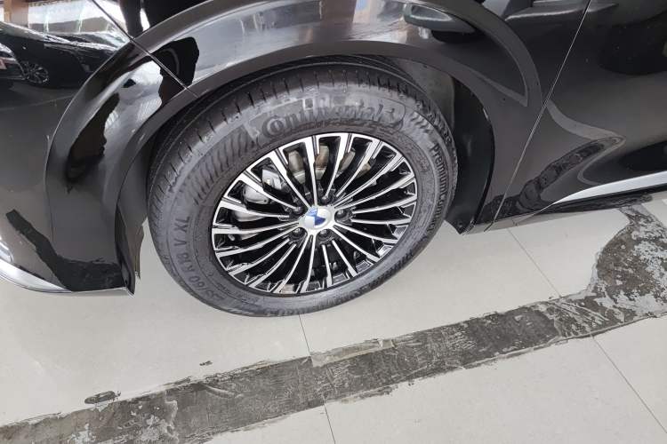 Used Denza D9 2024 DM-i 1050 Luxury Model
