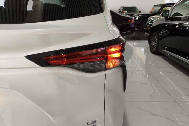 Used Toyota Sienna 2023 2.5L Hybrid Comfort Edition
